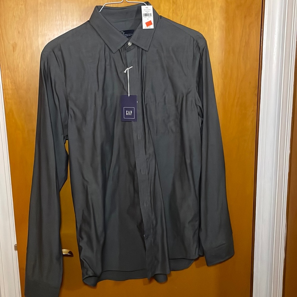 Gap Wrinkle Resistant Men’s Dress Shirt